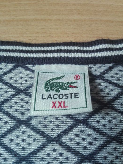 Granatowy sweterek Lacoste