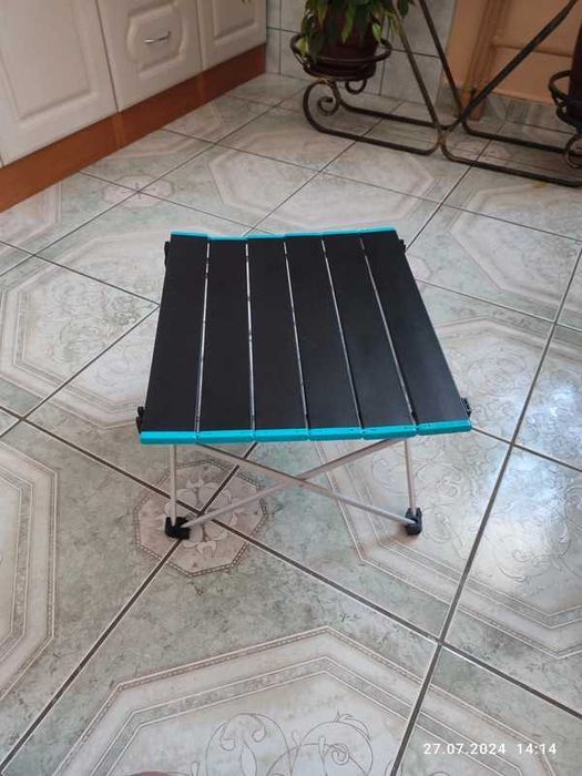 Nowy czarny składany stolik turystyczny