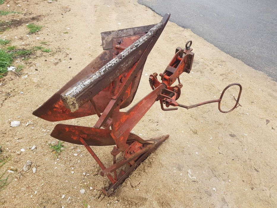 Alfaias - Charrua para trator Pasquali ou equivalente