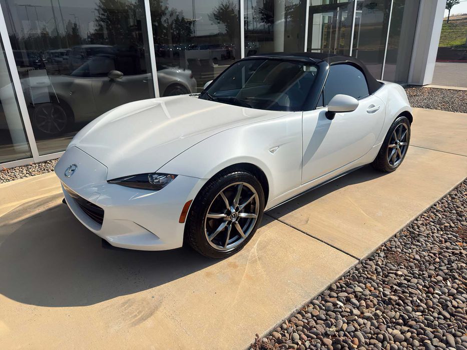 Mazda MX-5 Miata      2021