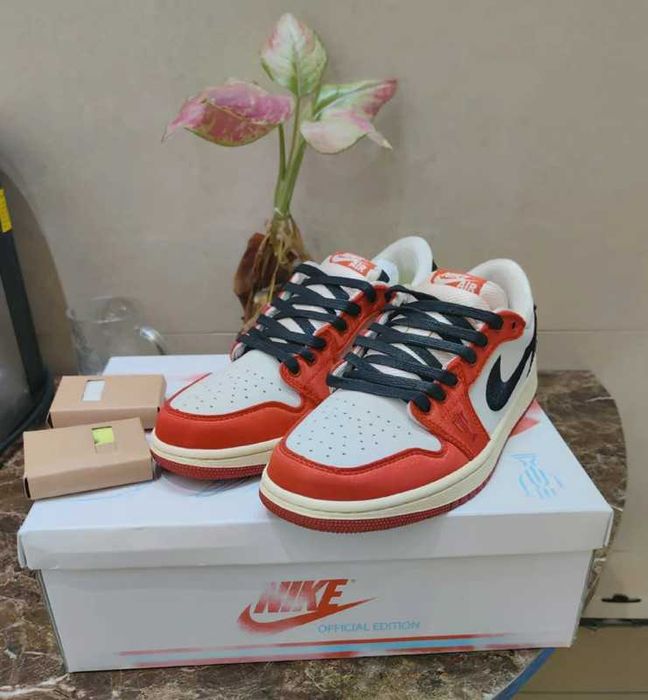 Jordan1RetroLowOGTrophyRoomRookieCardAway r.41