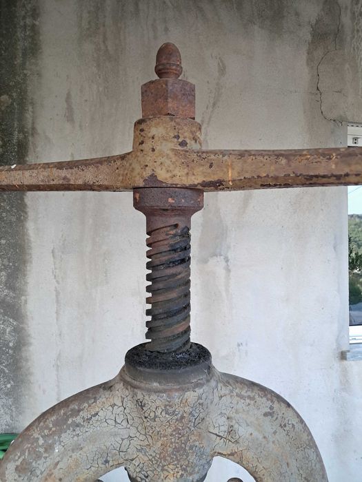 Prensa antiga em ferro