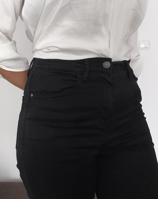 Jeansy GUESS Sculpt High Rise Skinny czarne wysoki stan S / 36 (W26/W27)