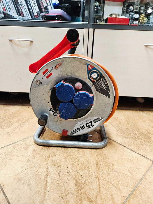 Solidny przedłużacz bębnowy Brennenstuhl 25 m 3 gniazda