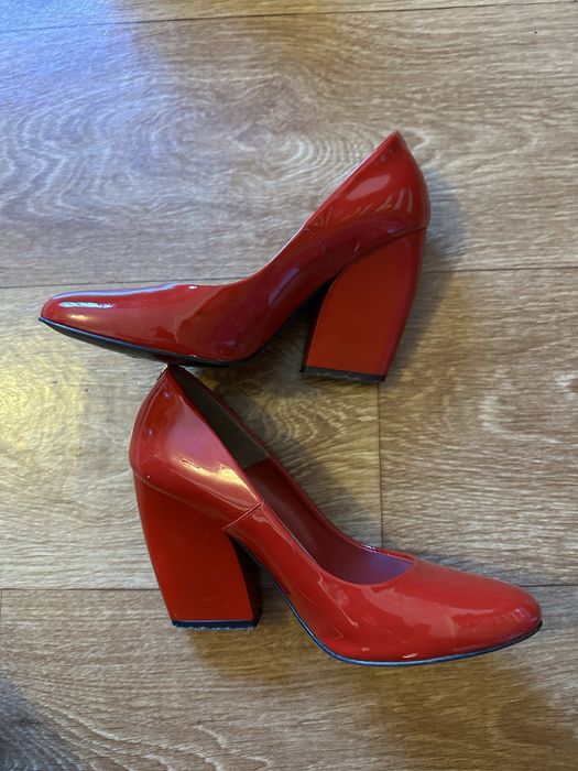 Червоні каблуки