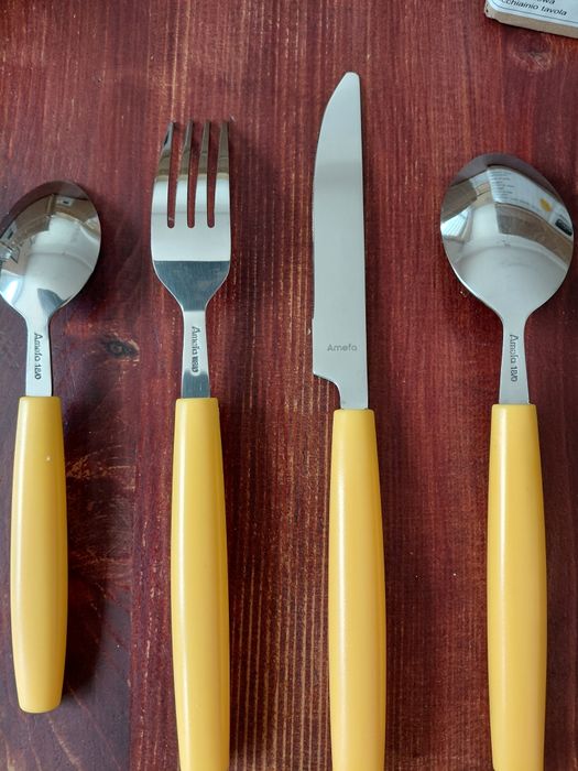 Zestaw sztućców stołowych