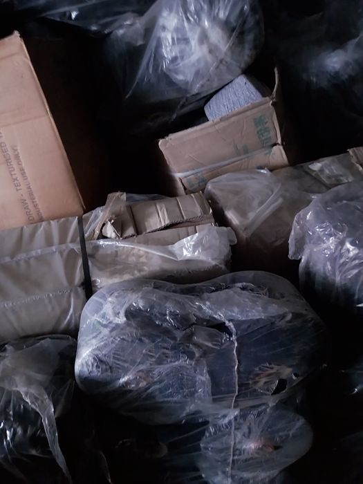 Vendo lote de fios e caixas para peúgas