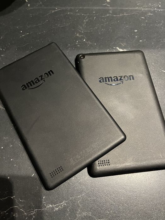 Dwa tablety Kindle