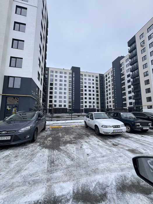 Двокімнатна в зданому будинку індивідуальне опалення поруч школа