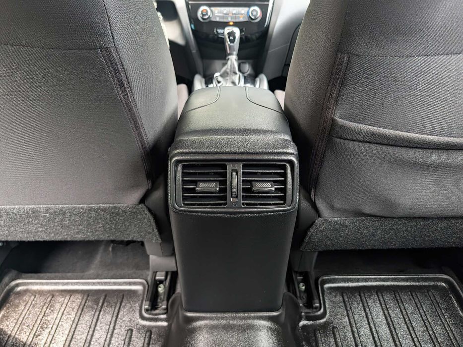 Nissan Rogue Sport      2021