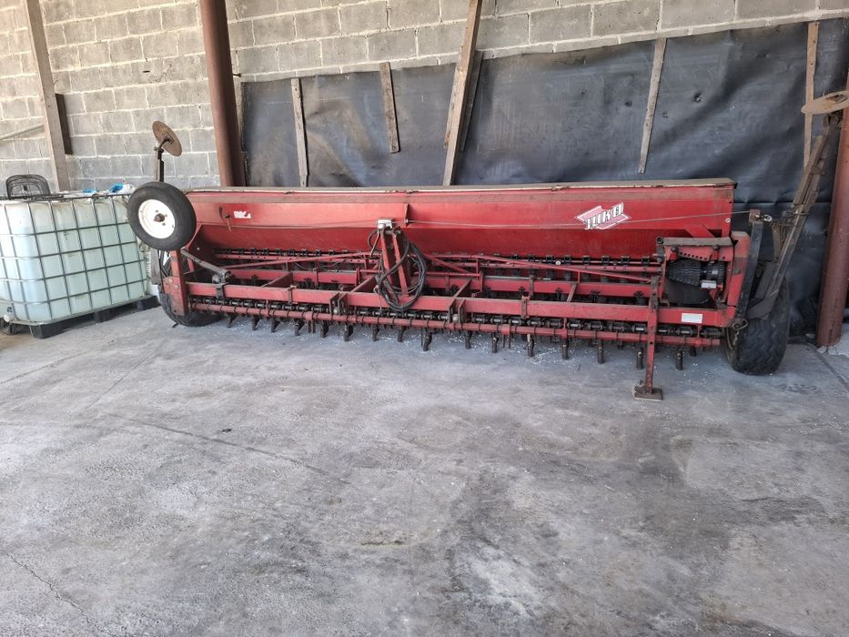 Siewnik  zbożowy jako graczkowy 4 metry znaczniki elektryczne