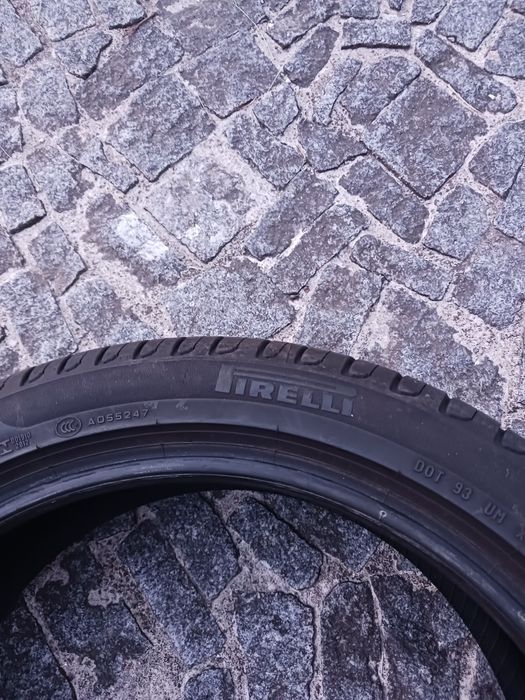 Vendo pneus semi-novos 215/45/18 Pirelli