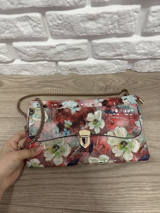 Продам шкіряну сумку в квітковий принт