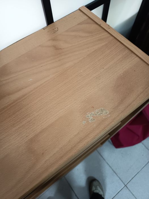 Estante Ikea com prateleiras
