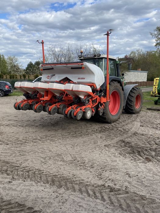 Siew kukurydzy usługi rolnicze zbiór trawy zbieranie koszenie