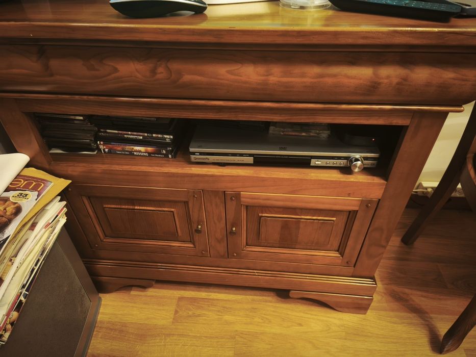 Conjunto de móveis de sala de jantar -  modelo Luís Filipe