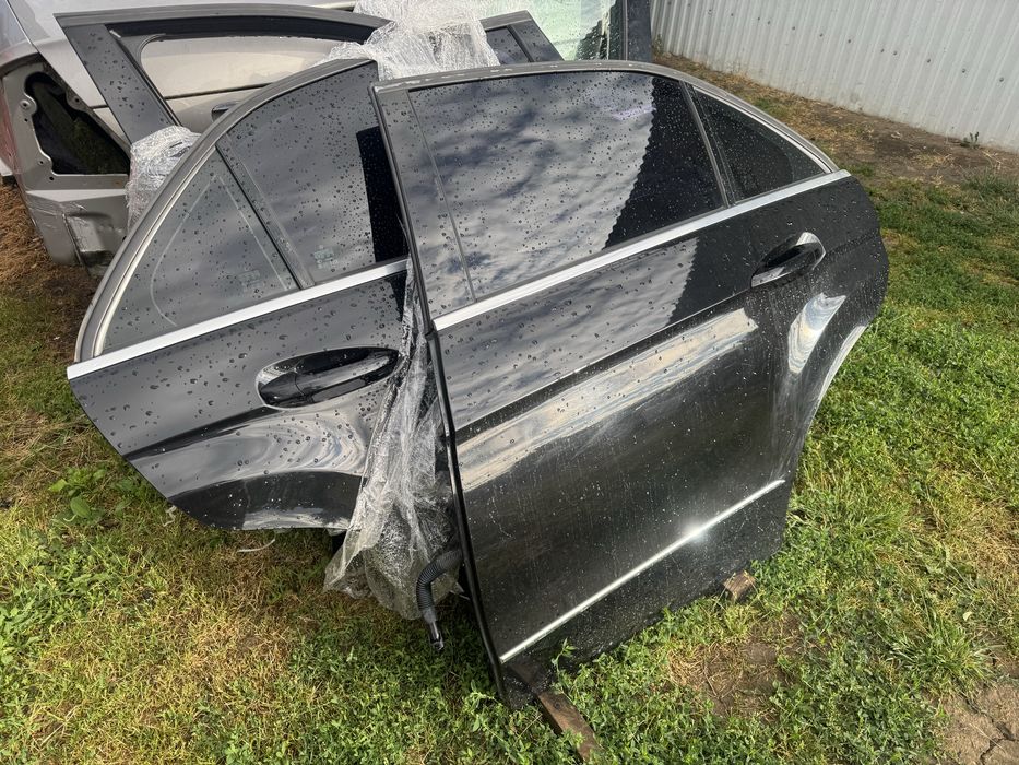 Продам Двери  Мерседес е212