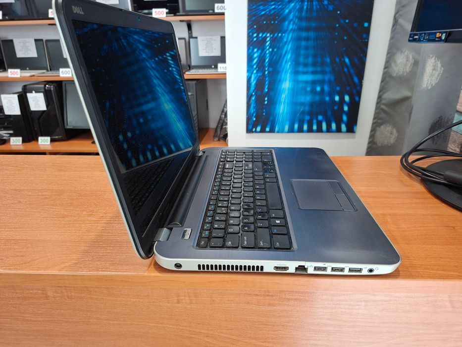 Laptop Dell 17 cali Intel I7 , SSD ,  Windows 11
