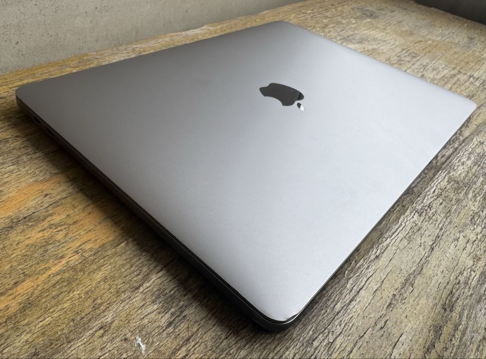 Macbook pro 13" Touchbar | 256 SSD | 8GB RAM | Core i5