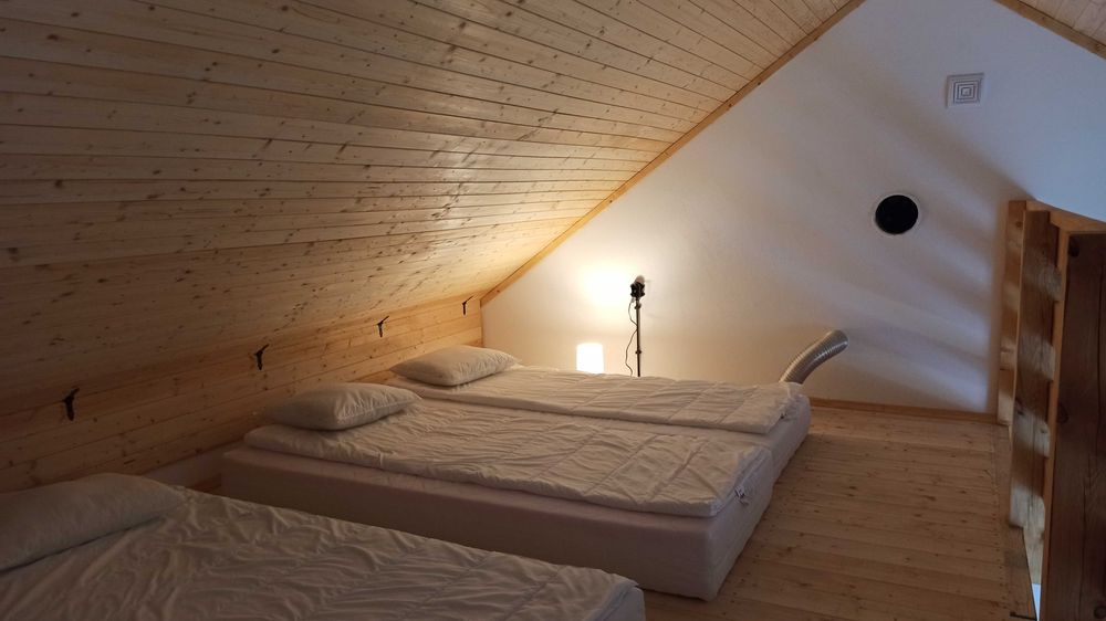 Nowy domek do 18 osób. Sauna, balia z jacuzzi. 90 km od W-wy.