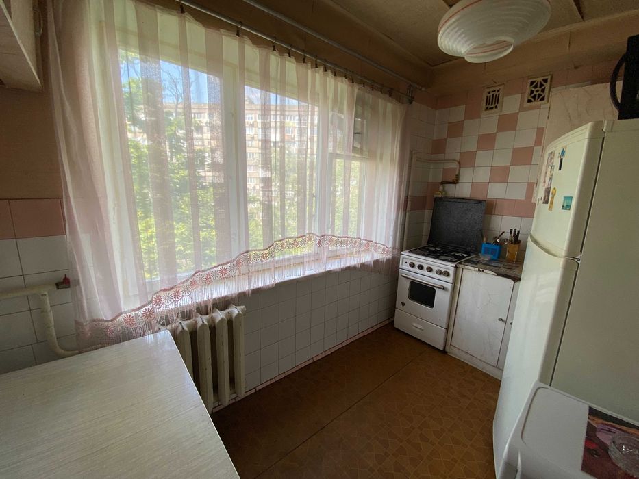 Продаж  3 к.  квартири  Дарницька площа,  Харківське шосе 4/1