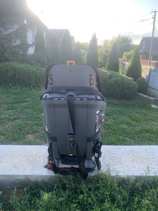 Продам автокрісло Chicco Fit4 4-in-1