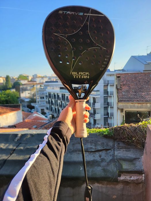 Vendo Raquete de Padel StarVie Black Titan 2026 COMO NOVA