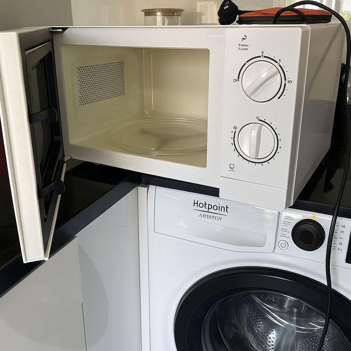 Micro-ondas Kunft – Excelente Estado e Pronto a Usar