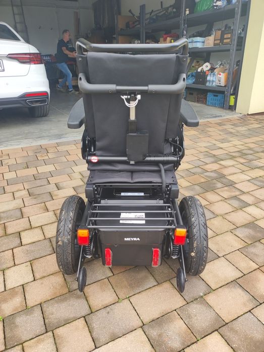 Nieuzywany wózek inwalidzki MEYRA o napędzie elektrycznym