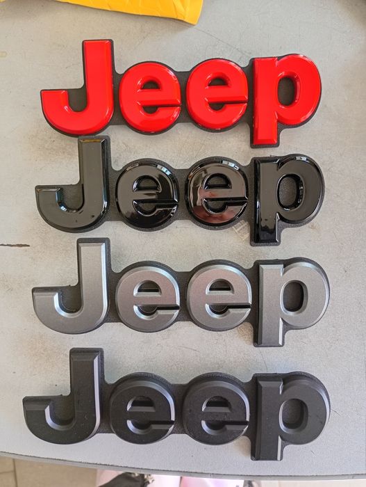 Емблема значок кришки багажника Jeep Grand Cherokee WK2