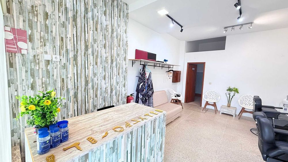 Vendo recheio, equipamento e mobília completo de barbearia