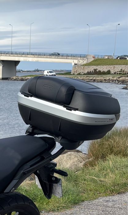 Vendo top case givi V47