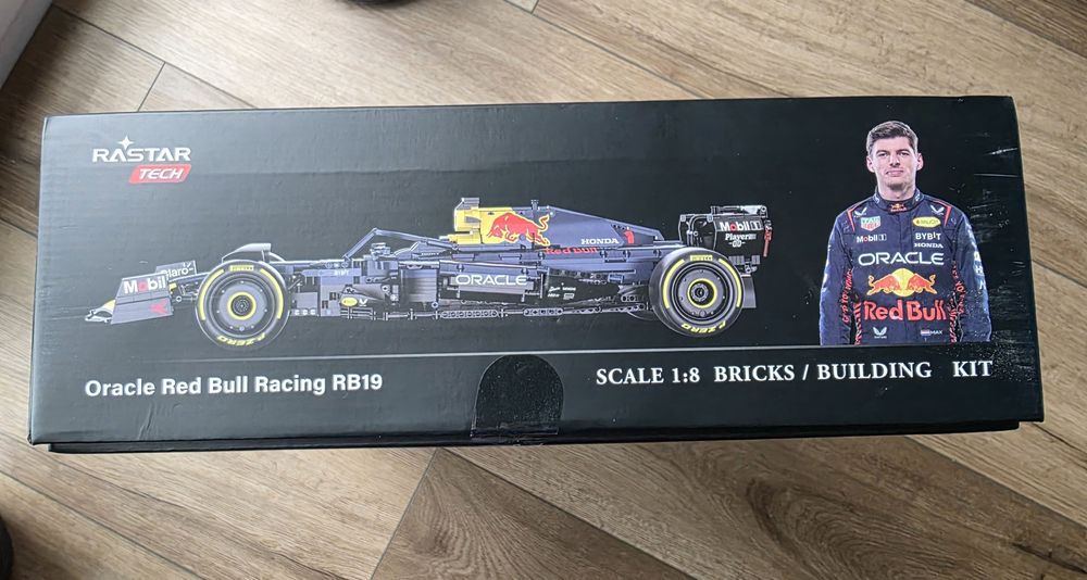 Oracle Red Bull Racing RB19 1:8 Ciemnoniebieskie Mega Klocki - Nowe