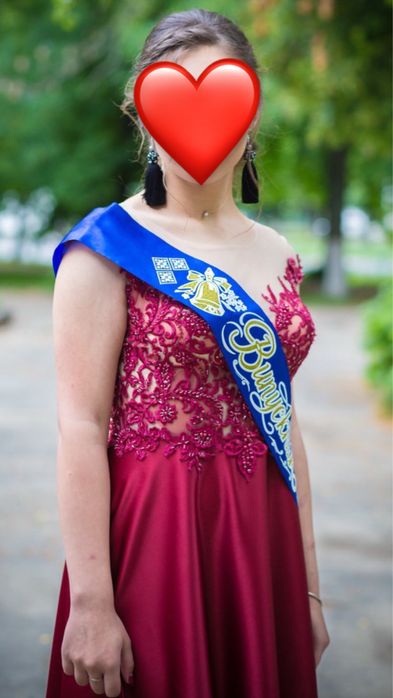 Випускна сукня бордова