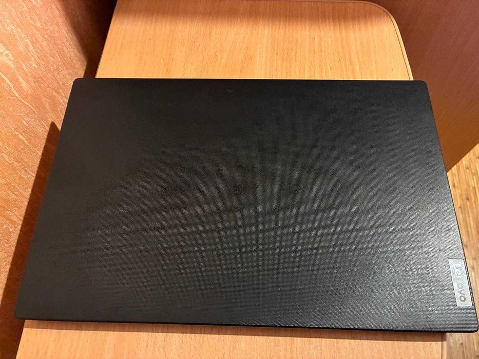 Lenovo V15 82TV