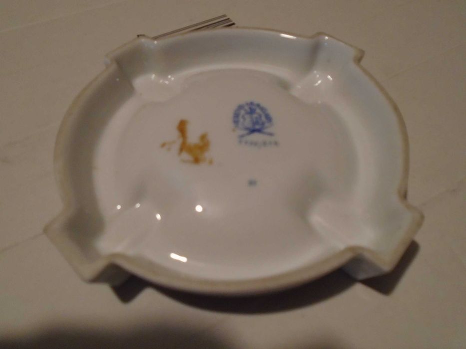 Cinzeiro em porcelana húngara
