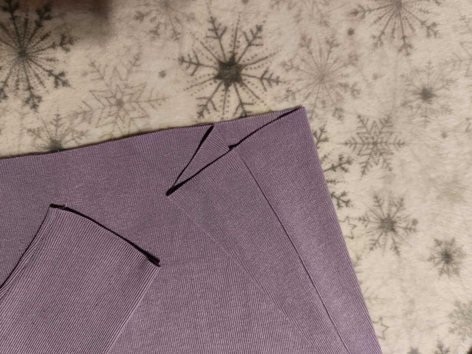 Fioletowy sweter basic