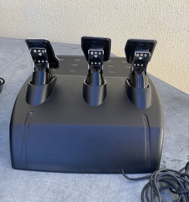 Logitech G29 + Shifter (PS5/PS4/PC)