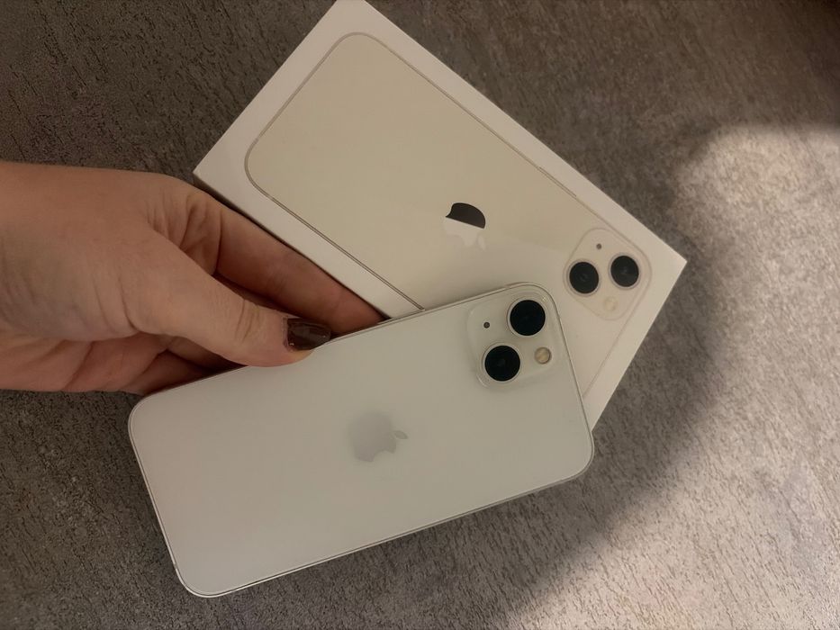 iPhone 13 telefon z akcesoriami