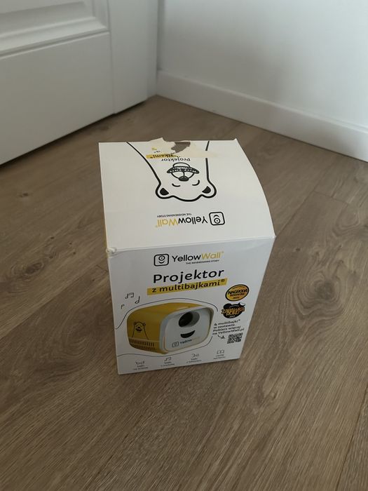 Projektor YellowWall + 4 Multibajki Zestaw startowy