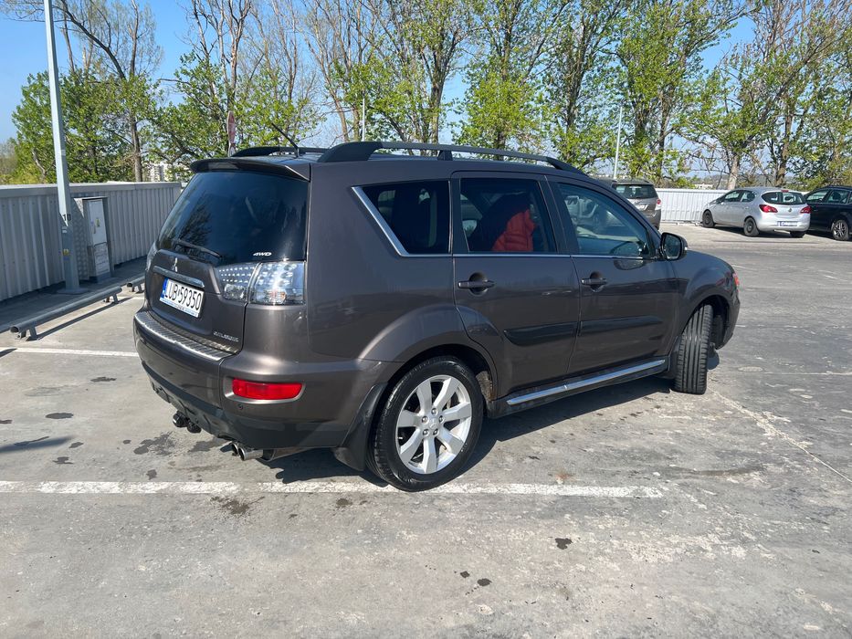 Samochód Mitsubishi outlander