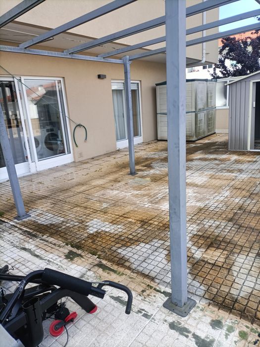 Limpeza de terraços muros passeios e fachadas telhados e caleiras