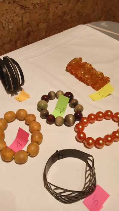 Naszyjniki i bransolety