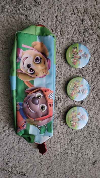 Nowy Piórnik + 3 przypinki Psi Patrol