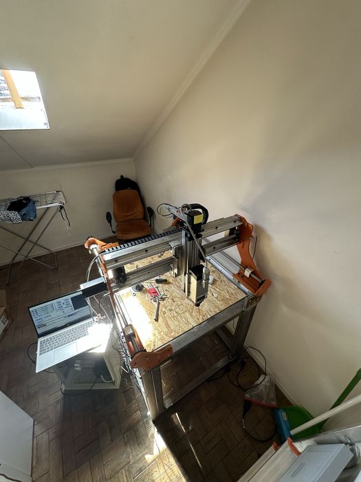 CNC router inacabada