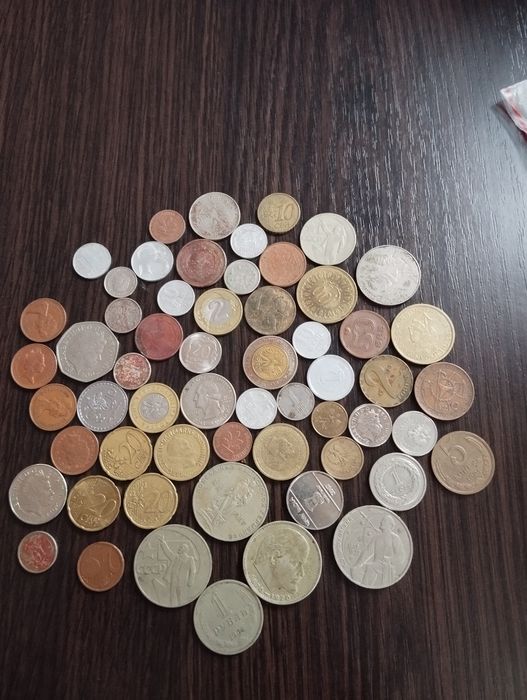 Різні монети світу.