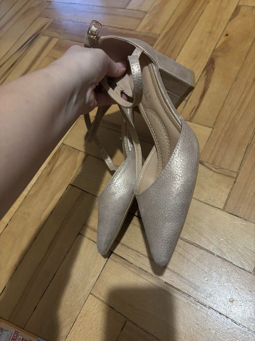 Buty na obcasie czółenka