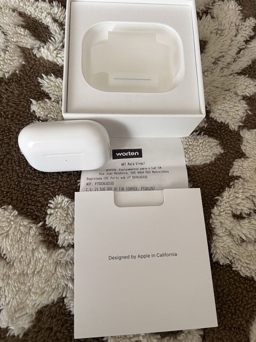 Original AirPods Pro 1st Generation with Invoice but No Warranty64738758511745122