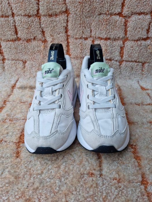 кроссовки Nike Air Max Dawn.