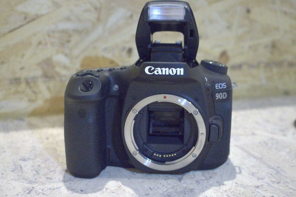 Máquina Fotográfica Canon EOS 90D (corpo)